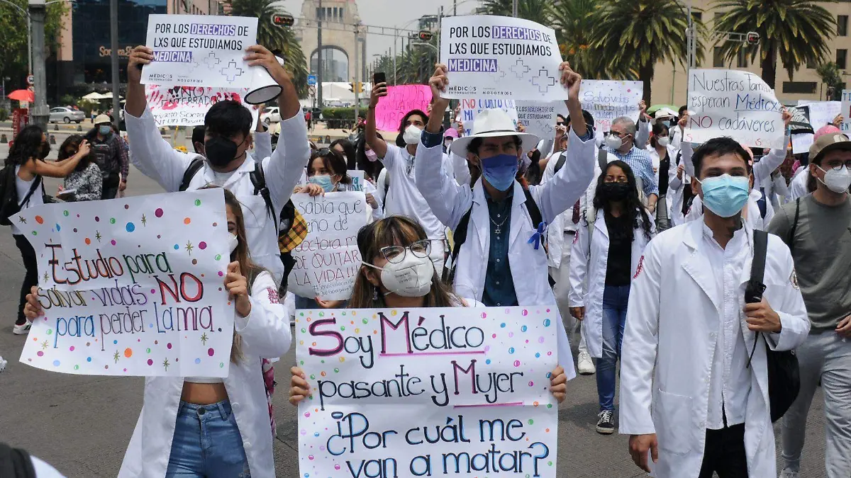 885832_Marcha Médicos Servicio Social_web
