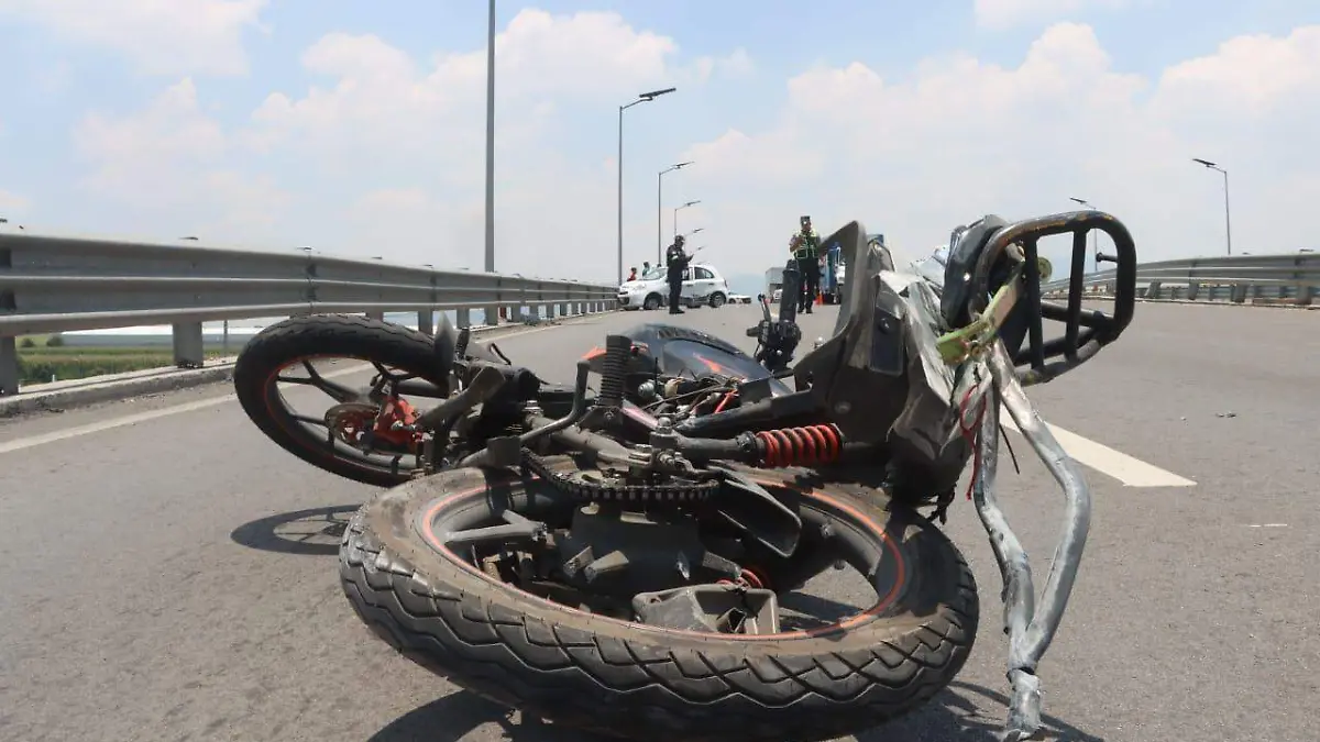MOTOCICLISTA PUENTE1