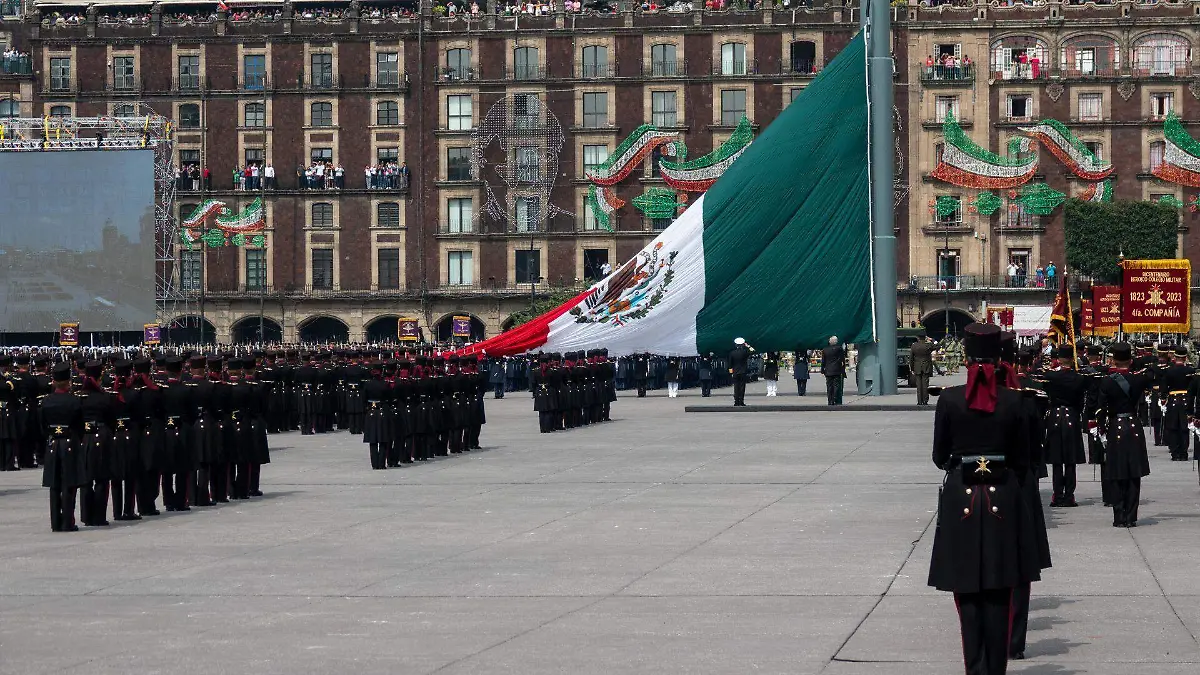 947635_AMLO Desfile 213 Aniversario Independencia_web