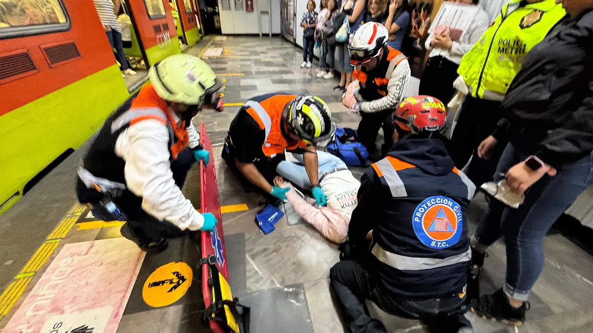 simulacro en el metro cortesía