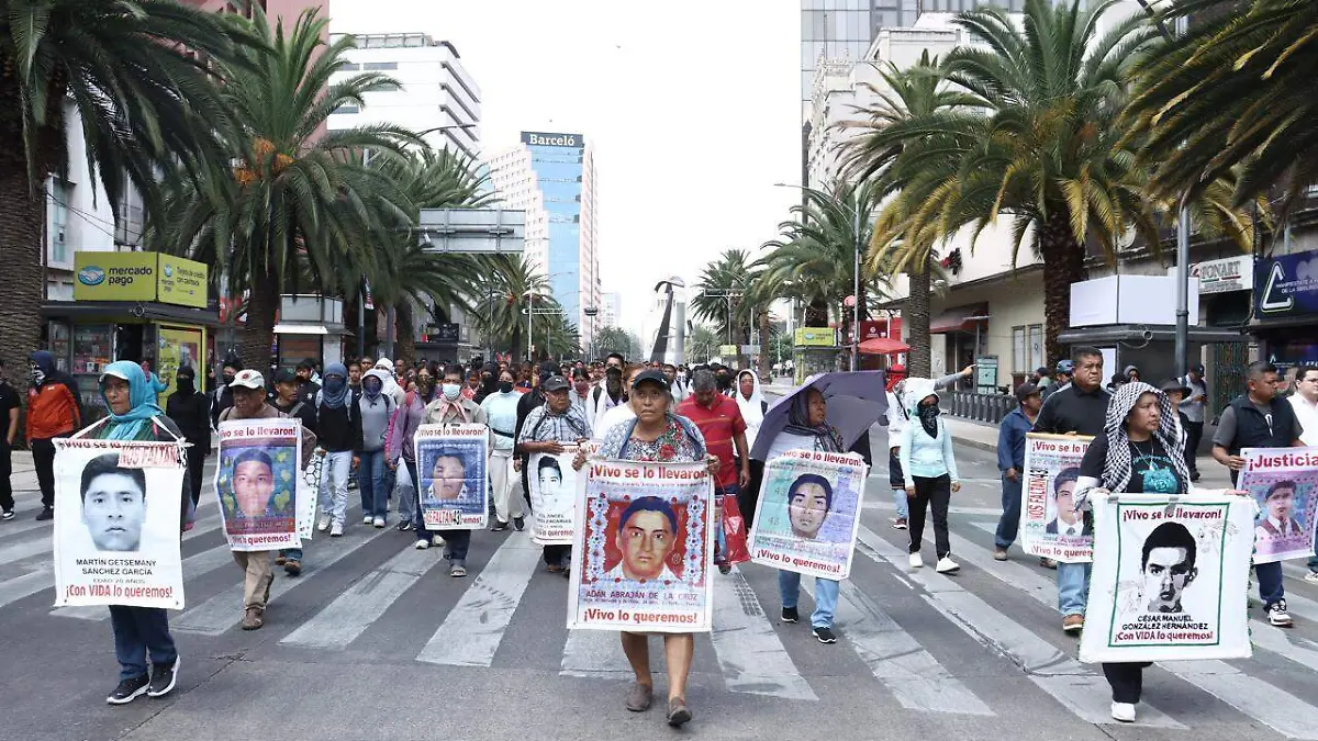 NORMALISTAS MARCHA1