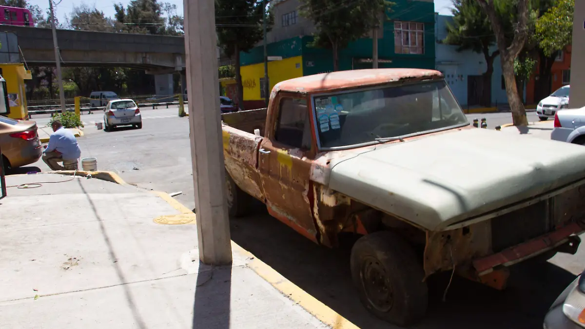696086_Autos Chatarra Calles_impreso