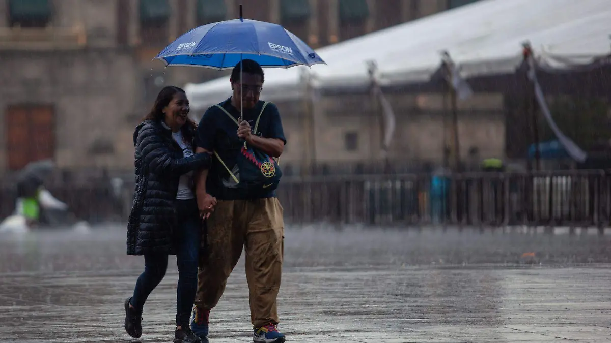 1048651_Lluvia Zócalo Capitalino_web