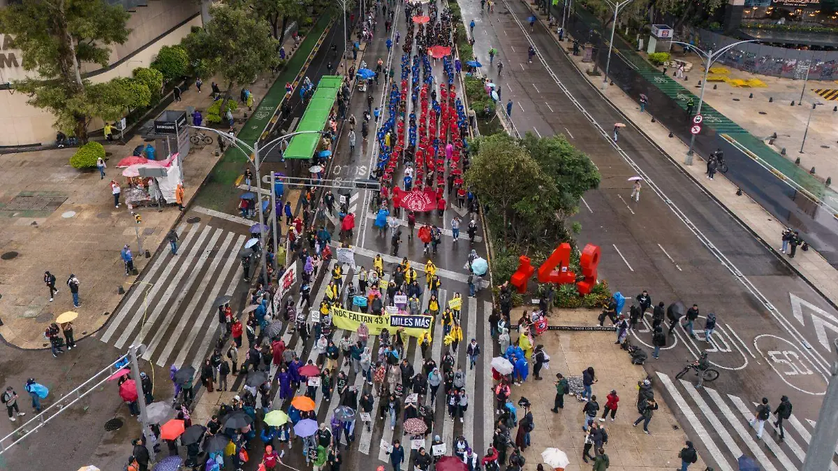 marcha ayotzinapa 2025 ROBERTO HERNANDEZ