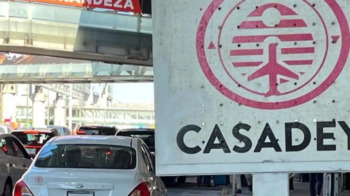 TAXIS PIRATAS AICM