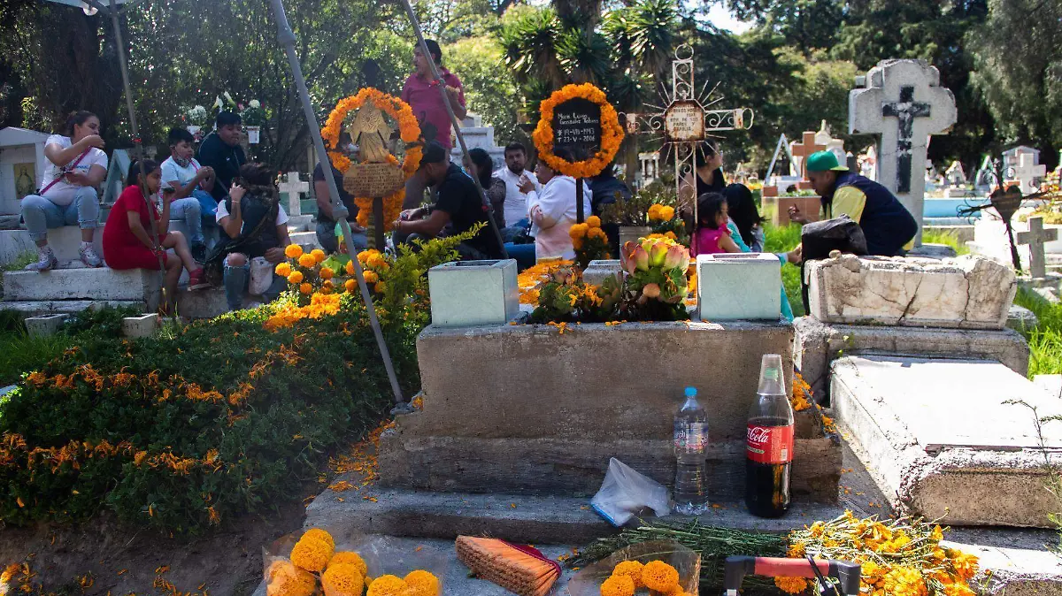 841528_Panteón Dolores Visita a Difuntos_web