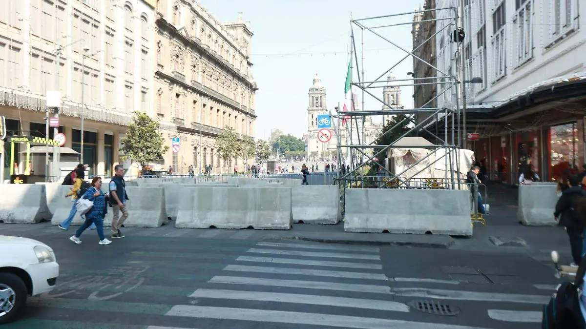 vallas zocalo OMAR BRAVO.2