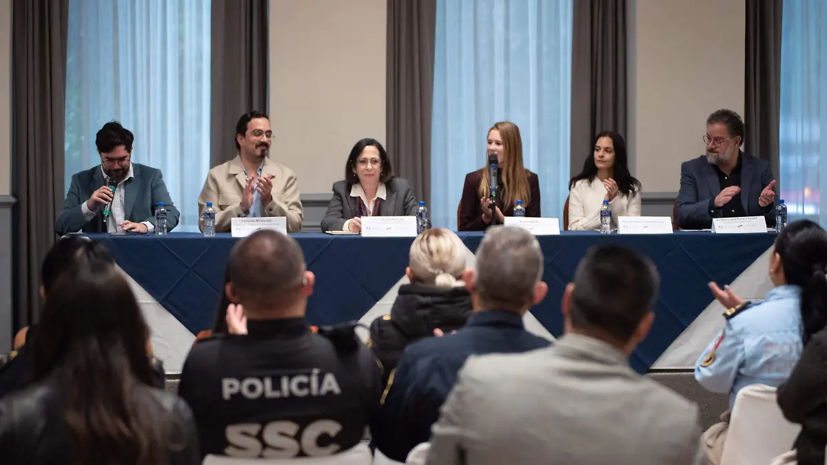 Guia policías y La Prensa