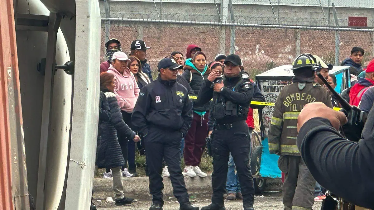 1019793_Volcadura de tráiler deja estudiante sin vida_web