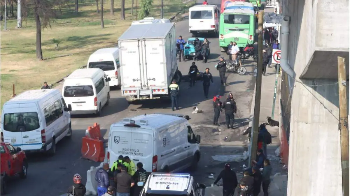 Motociclista muere arrollado en Iztapalapa (2)