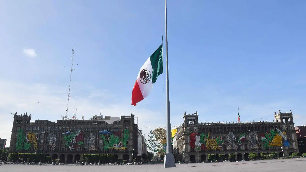 1048254_Izamiento Bandera Víctimas Sismos_web