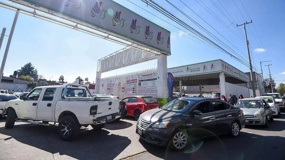1062386_Largas filas para verificar Valle de Toluca_web