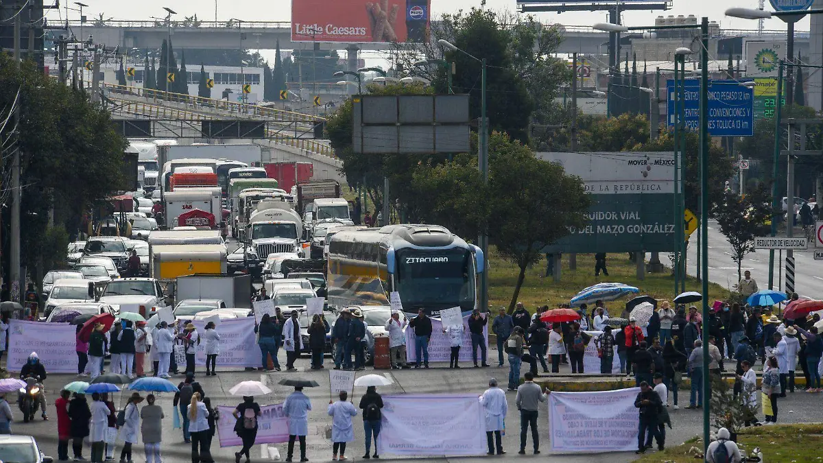 1019348_Trabajadores salud colapsan Toluca_web