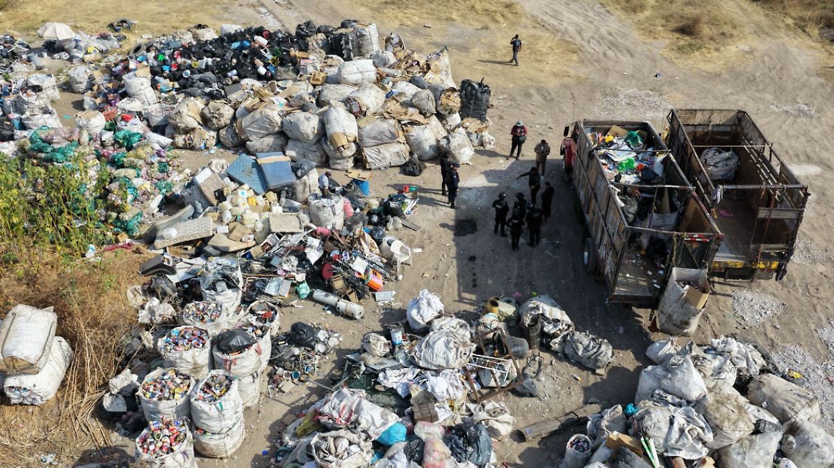 Clausuran basurero clandestino por riesgo sanitario en La Monera, Ecatepec  - La Prensa | Noticias policiacas, locales, nacionales