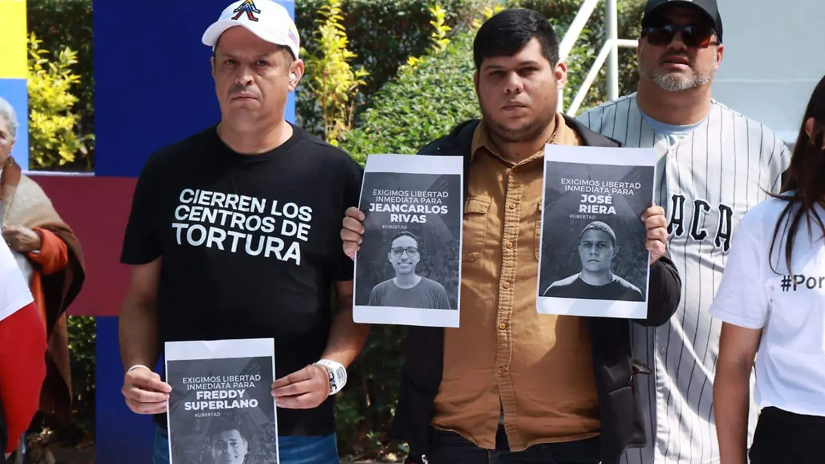 Protesta de venezolanos en el Parque Lincon  (3)