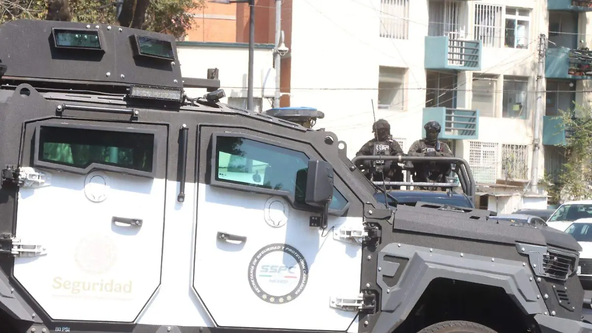 policias-armados-luisbarrera2