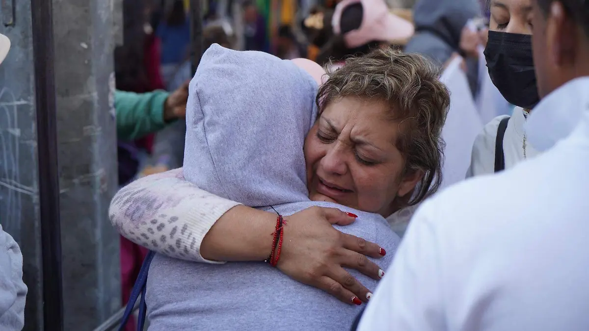 Protesta en CDMX familia de tres hermanos desaparecidos en Mazatlán