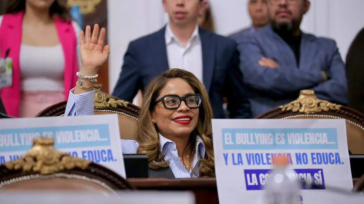 En tribuna diputada Claudia Montes de Oca y del Olmo-bancada del PAN en el Congreso1