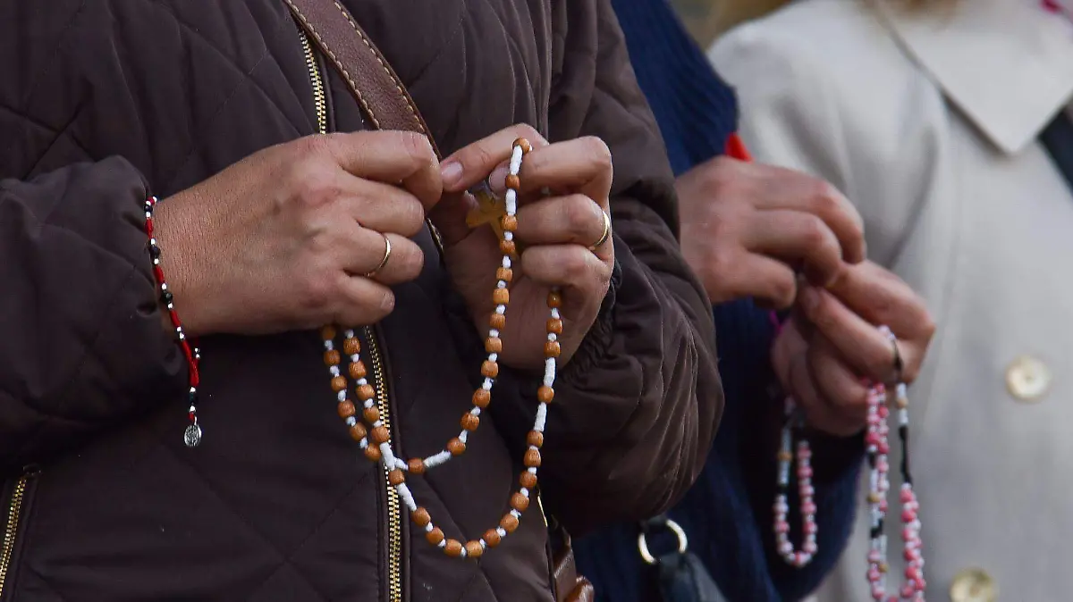 835636_Católicos resguardan Catedral Toluca_web