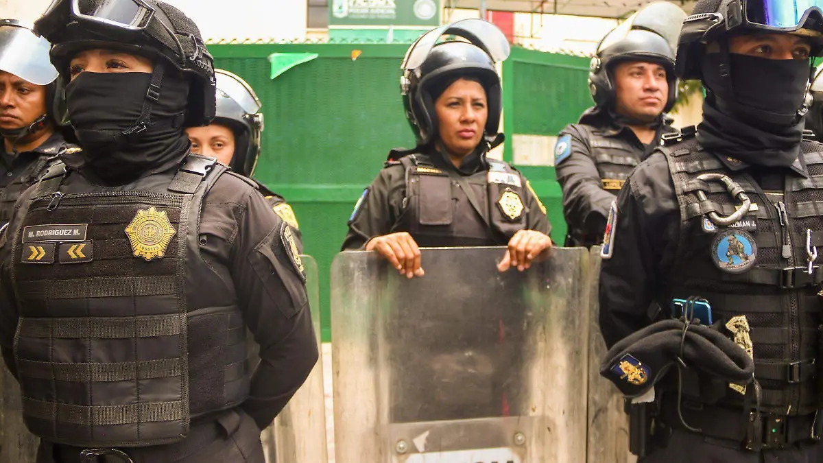 1041647_Policías audiencia Lady Racista_web