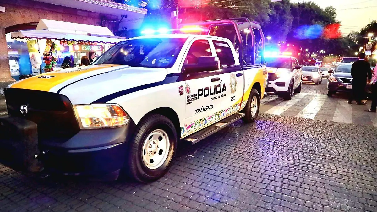 Coyoacán contra franeleros; retiran una tonelada de trafitambos y cubetas que obstruían la vía pública