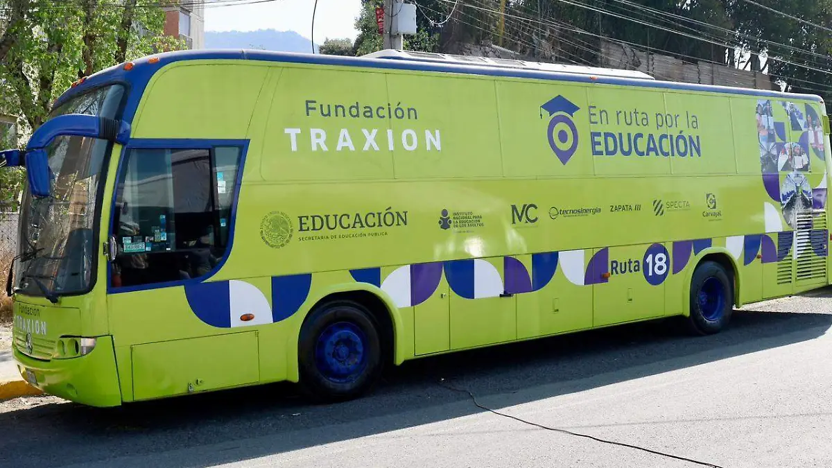 aula movil Instituto Nacional para la Educación de los Adultos