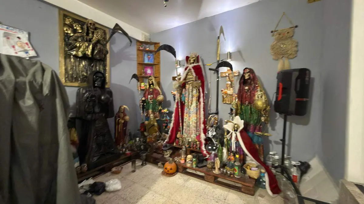 n Ecatepec destapa arsenal: hallan explosivos, uniformes falsos y altar a la Santa Muerte