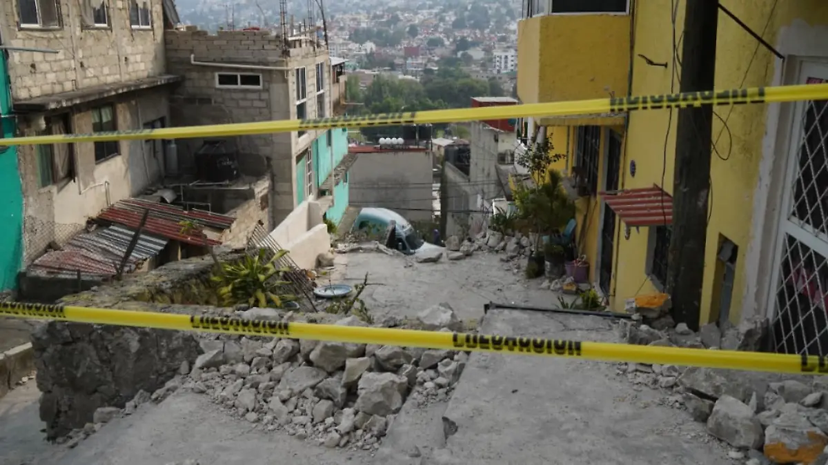 Camión de basura se queda sin frenos y atropella a mujer en San Mateo Nopala, Naucalpan