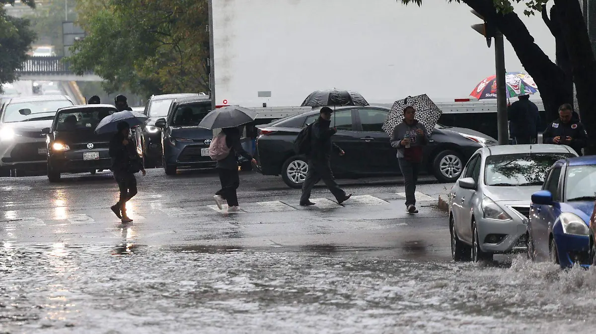 1045932_Ciudad Amanece Lloviendo_web