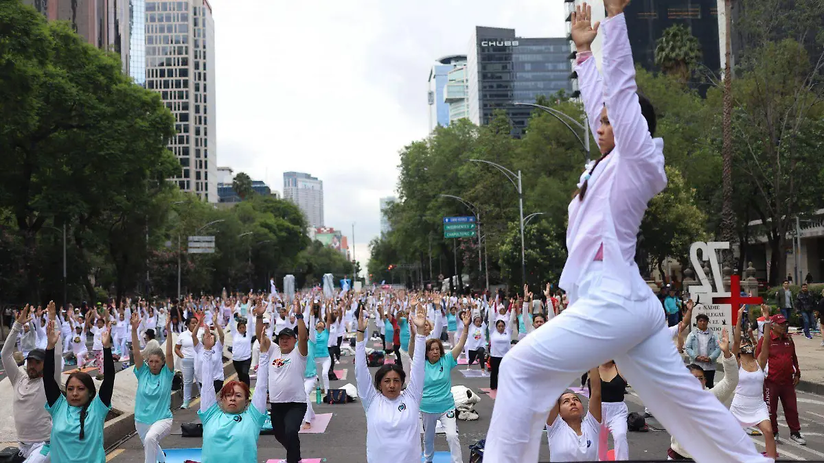 1038130_Clase Masiva Yoga_web