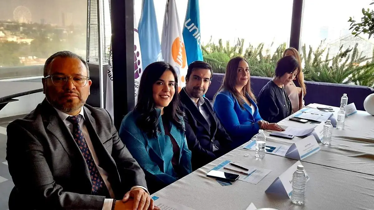 tarjeta azul GENOVEVA ORTIZ