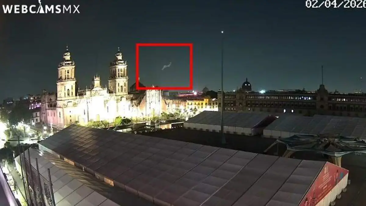 zocalo webcams de mexico figura en el cielo