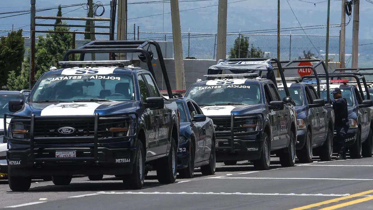 1040852_A la espera policías estatales_impreso