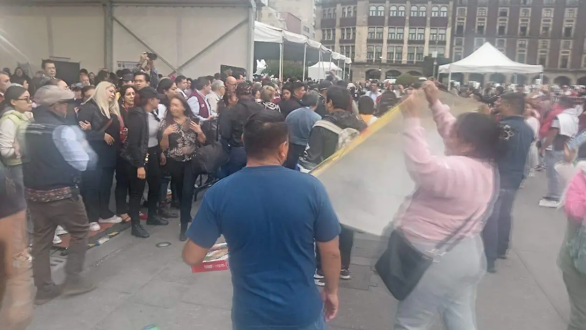 MANIFESTANTES ZOCALO1
