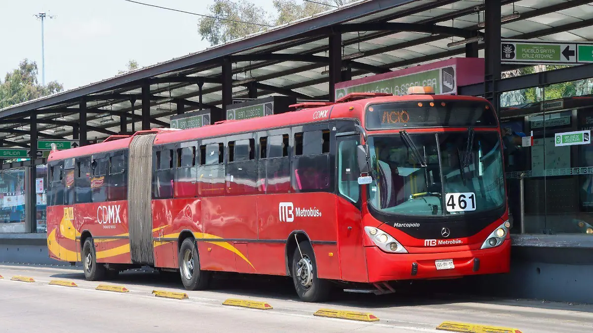 1052378_Metrobus Hombre Infartado_web