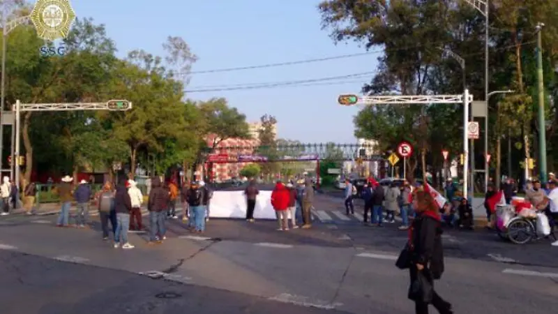 Bloqueo en Paseo de la Reforma a la altura del eje 2 Norte