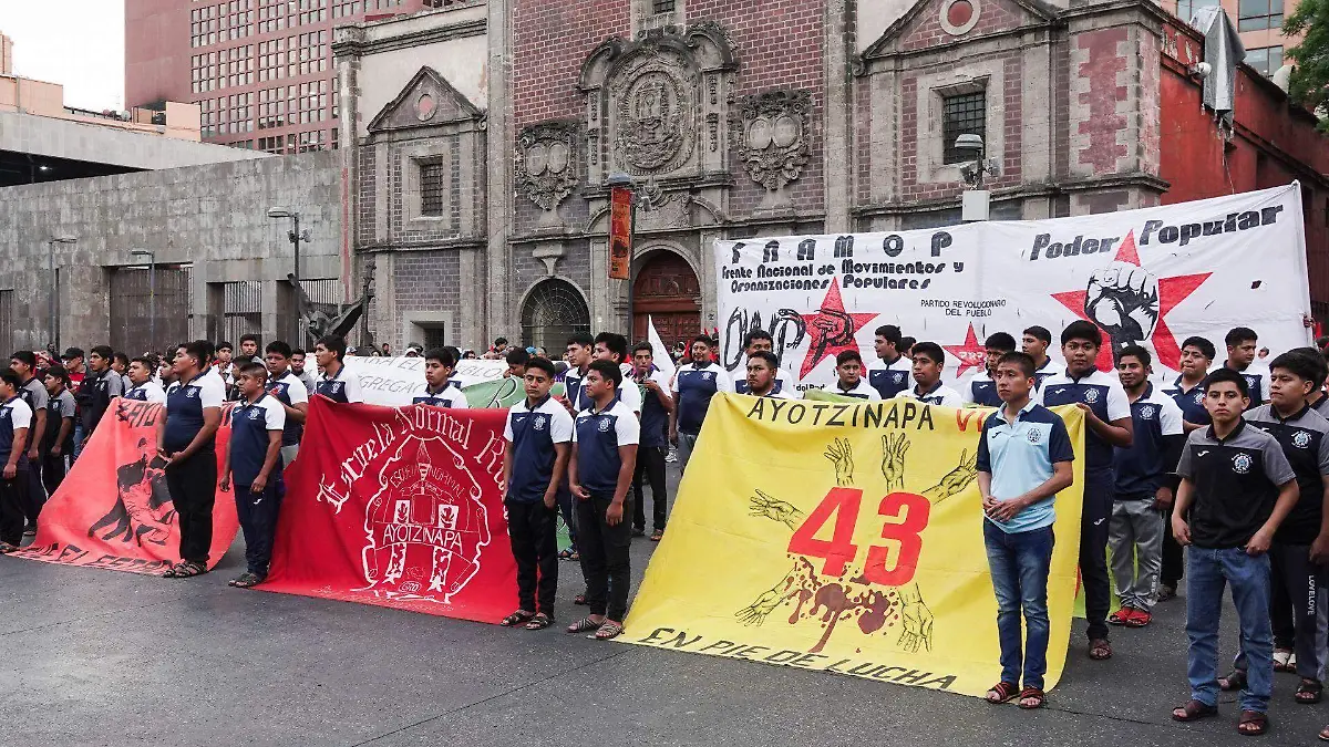 1083738_Protesta 43 Ayotzinapa_web