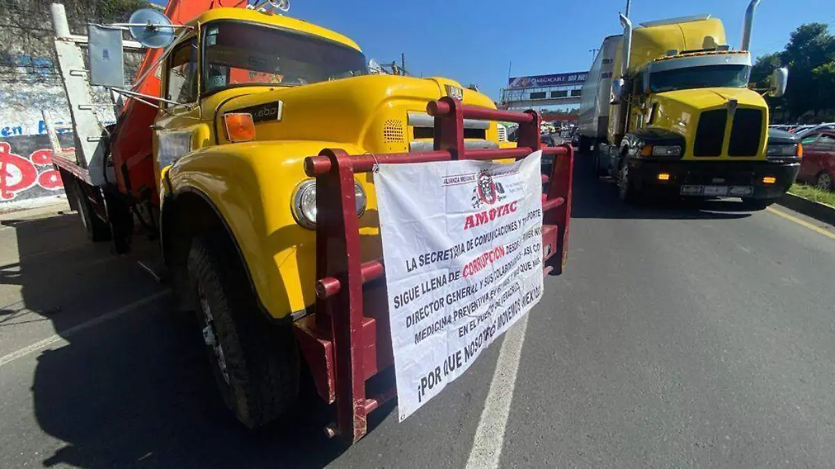887186_Bloqueo transportistas carretera Xalapa_impreso