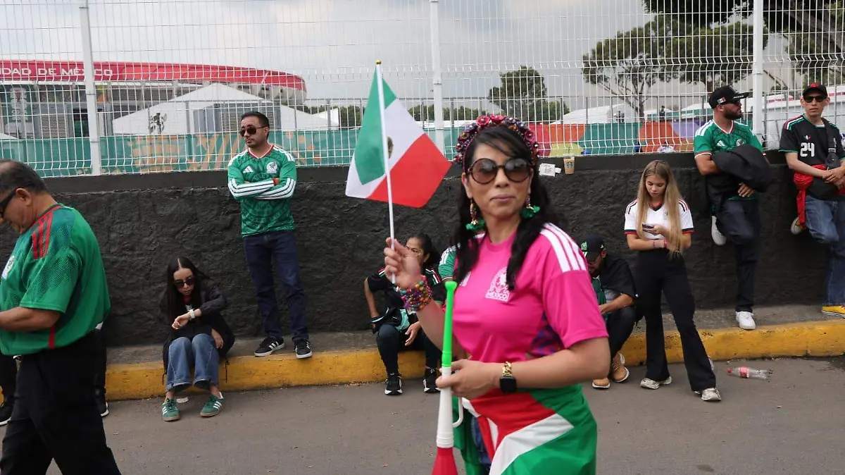 aficionados estadio azteca DAVID DEOLARTE