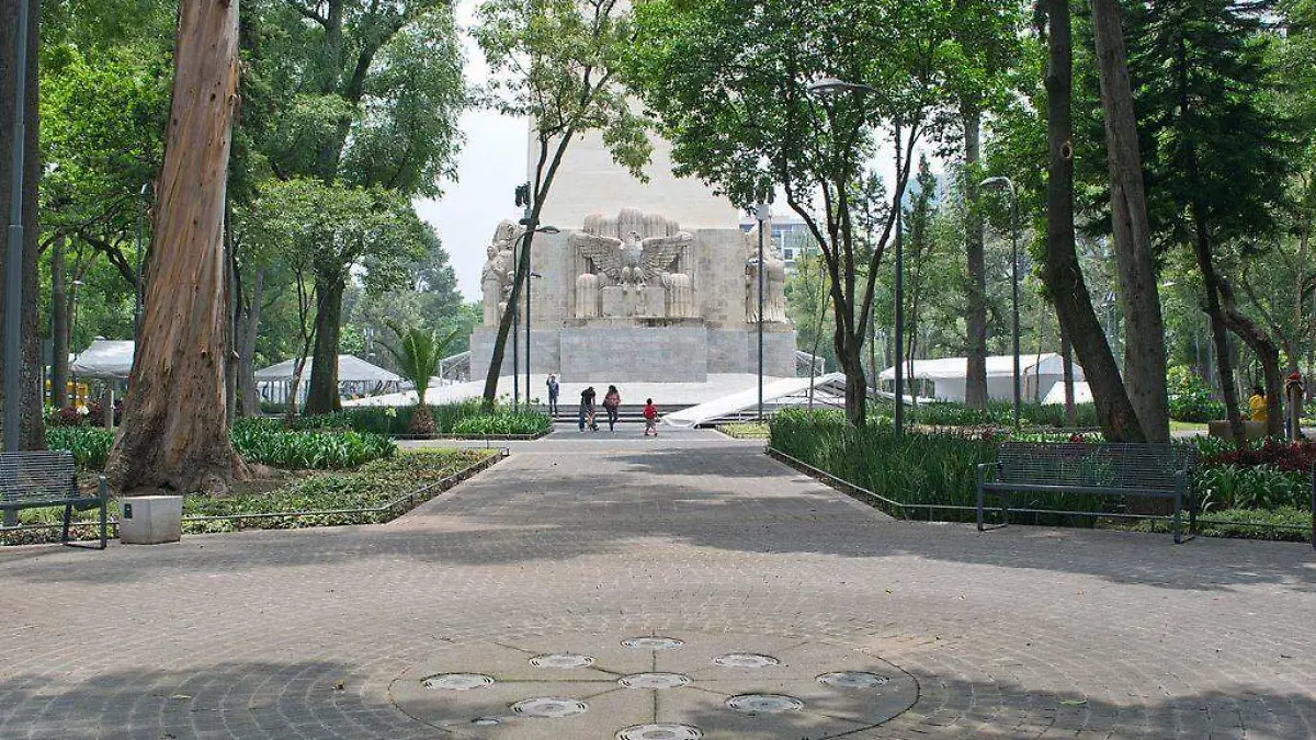 1280px-Parque_La_Bombilla_DSC0238_35515972320-1024x682