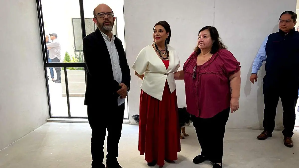 clara brugada entrega viviendas gam HILDA ESCALONA