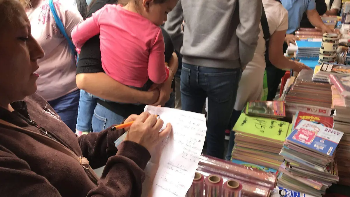 1045453_Compra de útiles escolares_web