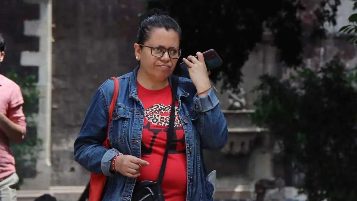 uso de celular MAXIMILIANO PEREZ