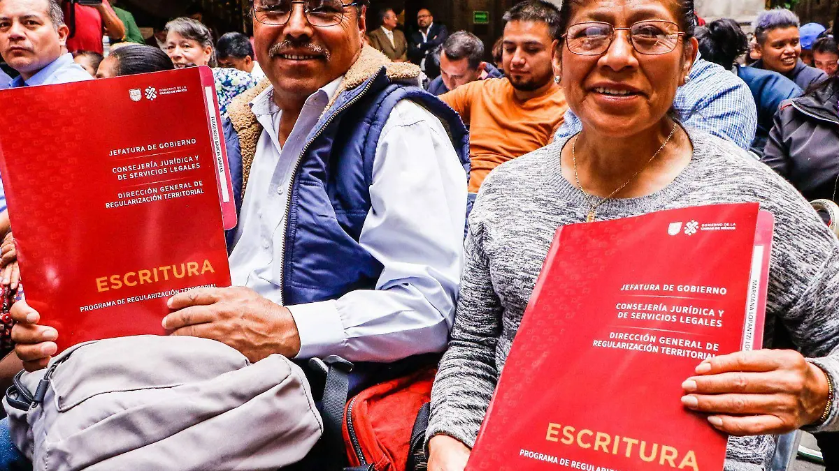 989302_Batres entrega Escrituras CDMX_web