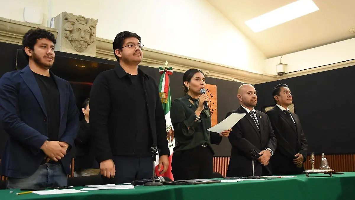 Jóvenes toman el Congreso de CDMX