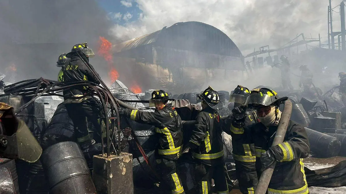 942414_Incendio Fábrica de Solventes_web