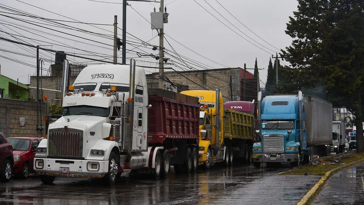 1019690_Transportista de Hidalgo bloquean Paseo Tollocan_web