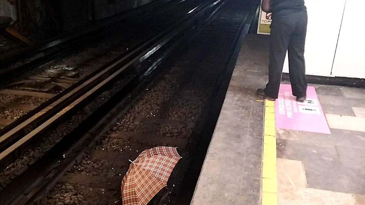 paraguas metro CORTESIA