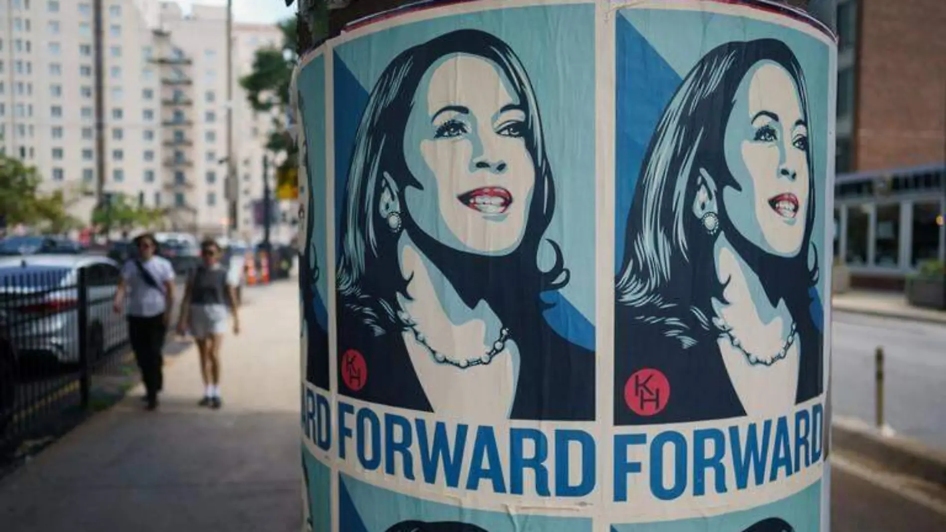 kamala_harris_chicago_propaganda_efe