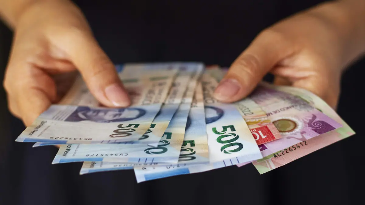 high-angle-hands-holding-mexican-banknotes
